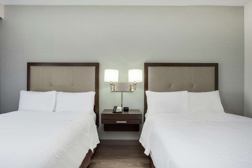 Hampton Inn & Suites Miami Wynwood Design District - photo 11