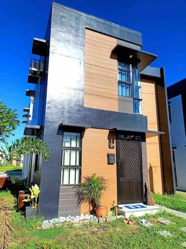 Fabulous Lakeshore House Fully Airconditioned Hi speed WiFi 300 Mbps — 4-Star Luxury Hotel in Mexico, Philippines