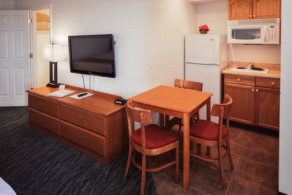 Pines Inn & Suites - photo 28