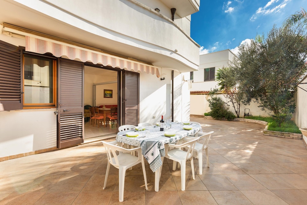 2121 Villetta Colmonese — 4-Star Luxury Hotel in Porto Cesareo, Italy