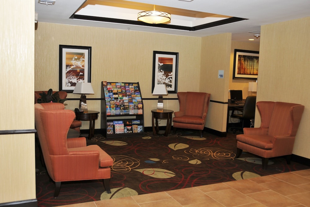 Holiday Inn Express & Suites Clinton by IHG - photo 17