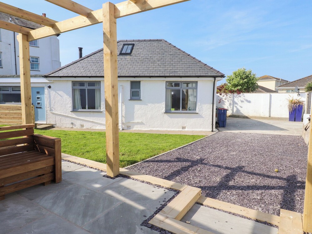 Trearddur House Cottage — 4-Star Luxury Hotel in Holyhead, United Kingdom