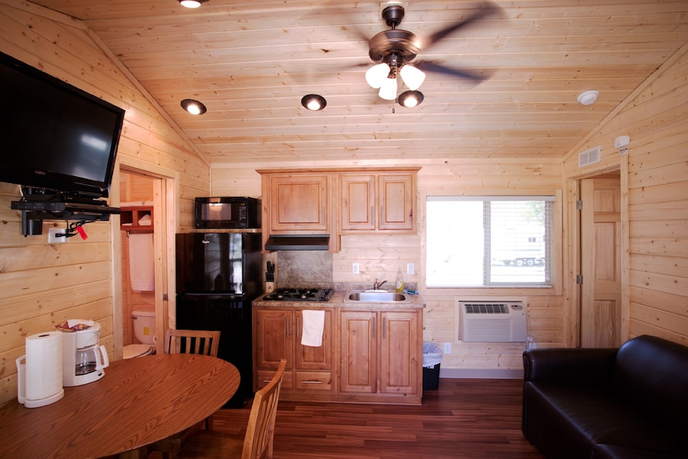 Morgan Hill RV Resort Campsite - photo 6