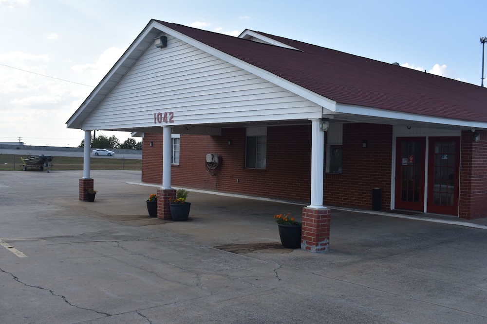 Royal Inn - carbon neutral hotel in Springdale