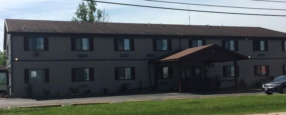 The Travelers Inn - photo 16