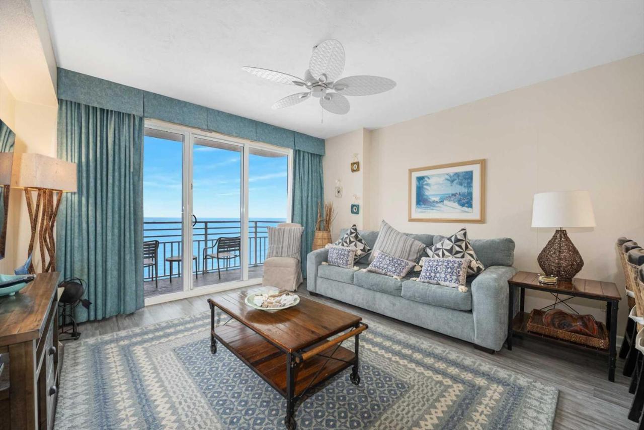 Luxury 18th Floor 1 BR Condo Direct Oceanfront Beach Resort Villa in Daytona Beach, United States