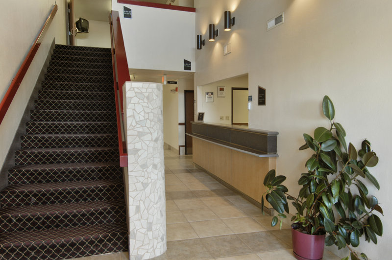 Red Roof Inn - photo 2