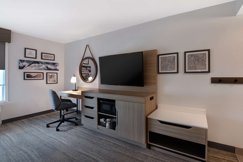 Hampton Inn Anderson Alliance Business Park - photo 23