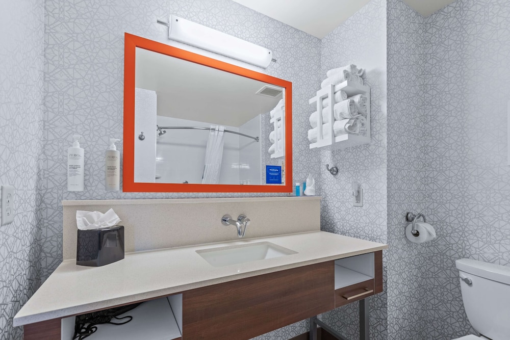 Hampton Inn & Suites Greeley - photo 29