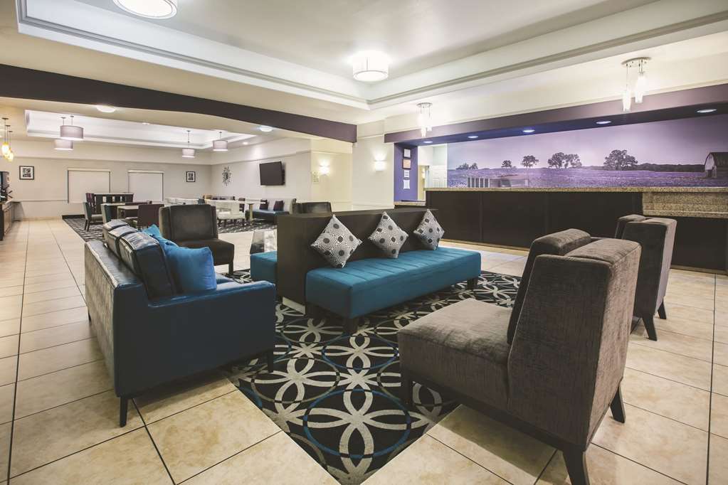 La Quinta Inn & Suites by Wyndham Brownwood - photo 3