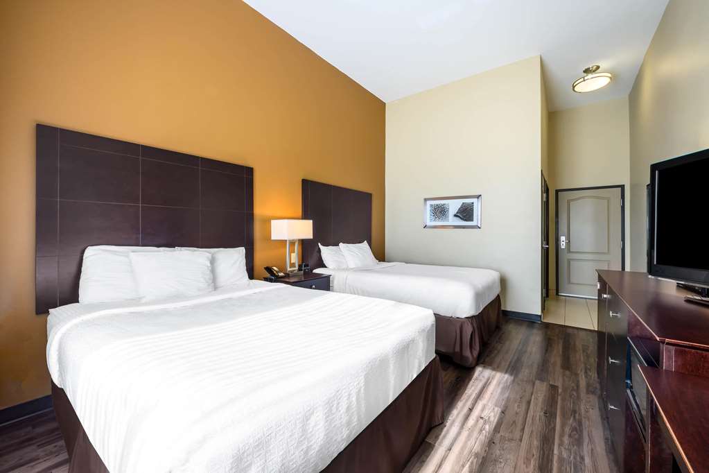 La Quinta Inn & Suites by Wyndham Marshall - photo 14
