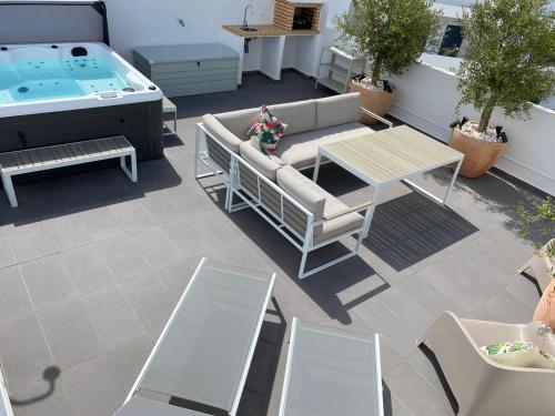 Luxury Two Bedroom Apartment with Private Roof Terrace and Hot Tub — 4-Star Luxury Hotel in Alvor, Portugal