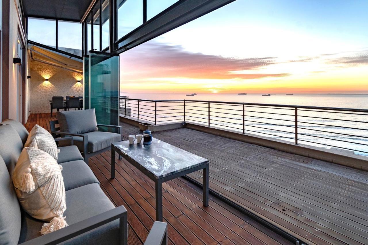 Serviced Beach Penthouse 100k Gemstone display All Ensuite