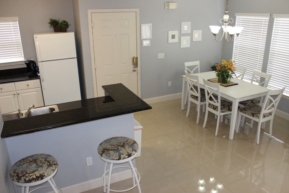 Lucaya Village Gorgeous Townhome - photo 23