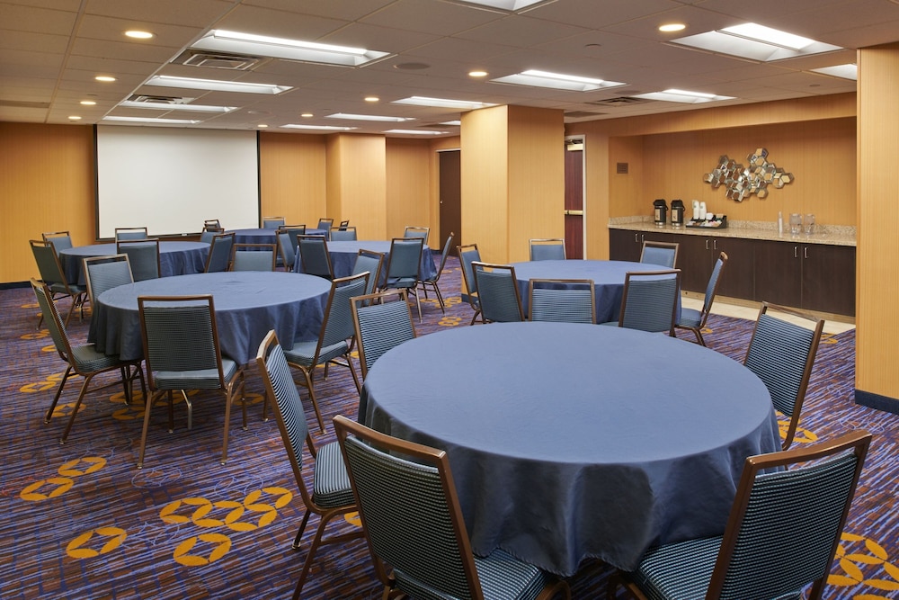 Courtyard by Marriott Columbus Downtown - photo 46