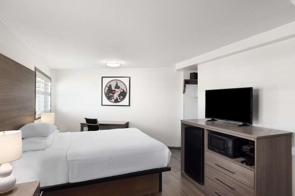 Ramada by Wyndham Medford Airport North - photo 27