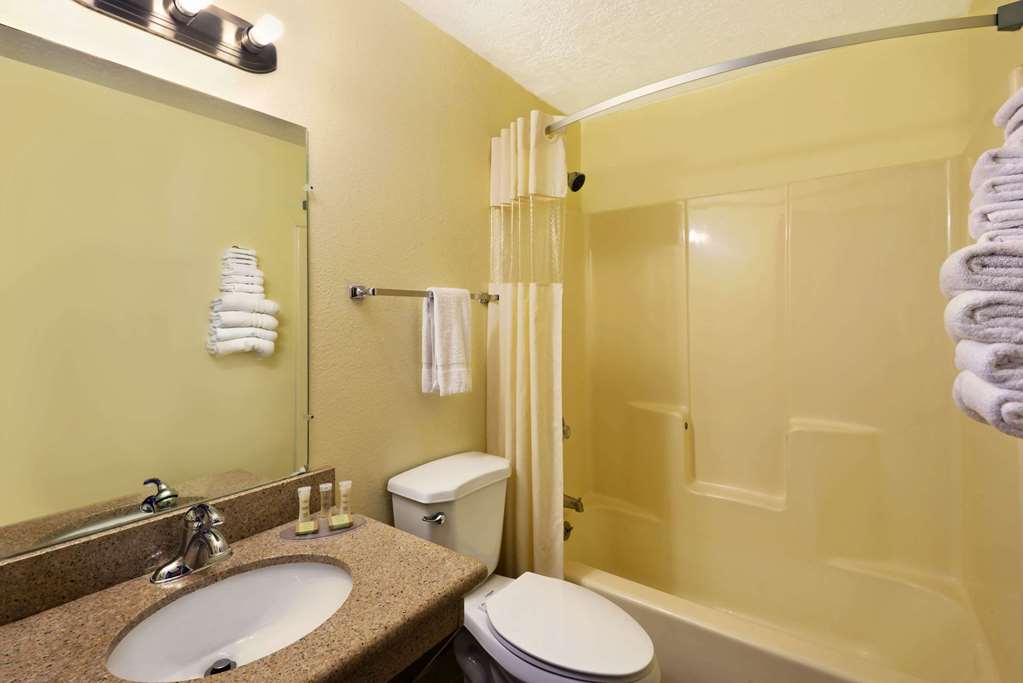 Super 8 by Wyndham Alamogordo White Sands - photo 11