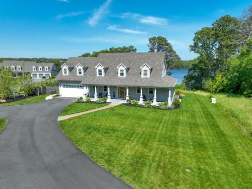 Luxury Waterfront Home w Heated Pool and Hot Tub — 4-Star Luxury Hotel in Yarmouth, United States