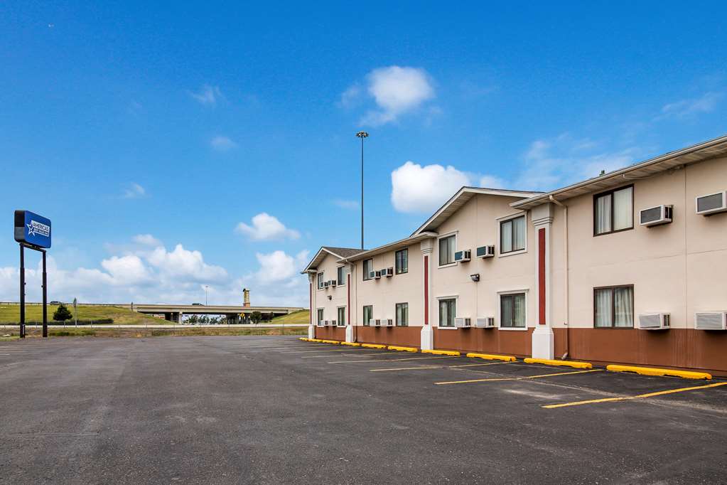 Americas Best Value Inn Fargo - photo 4