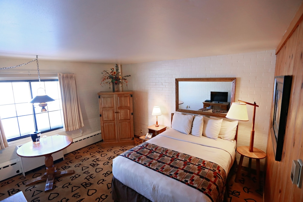 Dude Rancher Lodge - photo 8