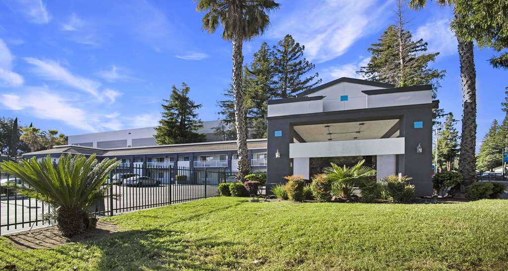 SureStay Plus Hotel by Best Western Sacramento North - photo 3