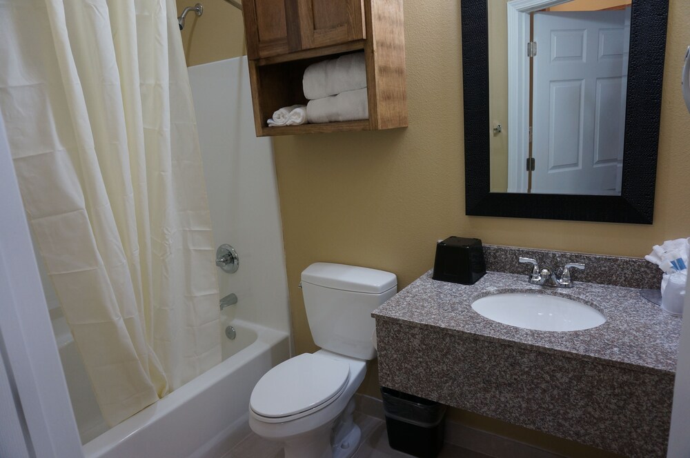 Texas Bungalows Hotel & Hotel Que at Lakeline Austin Cedar Park - photo 18