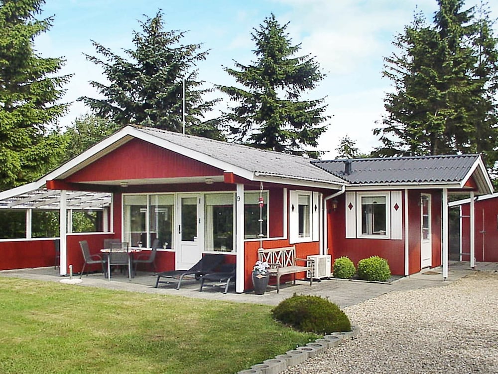 Sprawling Holiday Home in Hemmet With Indoor Whirlpool Hemmet — 4-Star Luxury Hotel in Tarm, Denmark