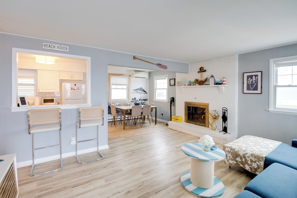 Bayfront Brigantine Escape w Porch & Bay Views — hotel in Brigantine
