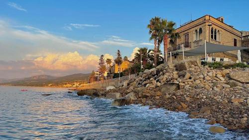 Stanza Del Pescatore Casa Rustica Sul Lungomare — 4-Star Luxury Hotel in Caronia, Italy