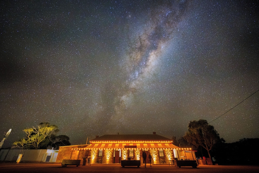 Prairie Hotel — hotel in Parkville