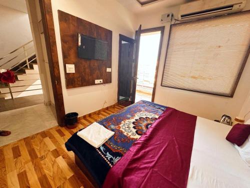 Laxmi Residency nearby Prem mandir & ISCKON temple Best in location close to All Main Attractions Standard rooms in Vrindavan, India