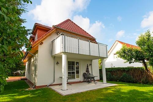 Haus Admiral mit Garten 5 Gehminuten zum Strand inklusive WLAN Sauna Kamin Tischtennisplatte Bollerwagen für den Strand — 4-Star Luxury Hotel in Zingst, Germany