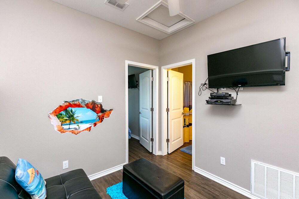 Brand New at Padre Beach View Resort by RedAwning - photo 4