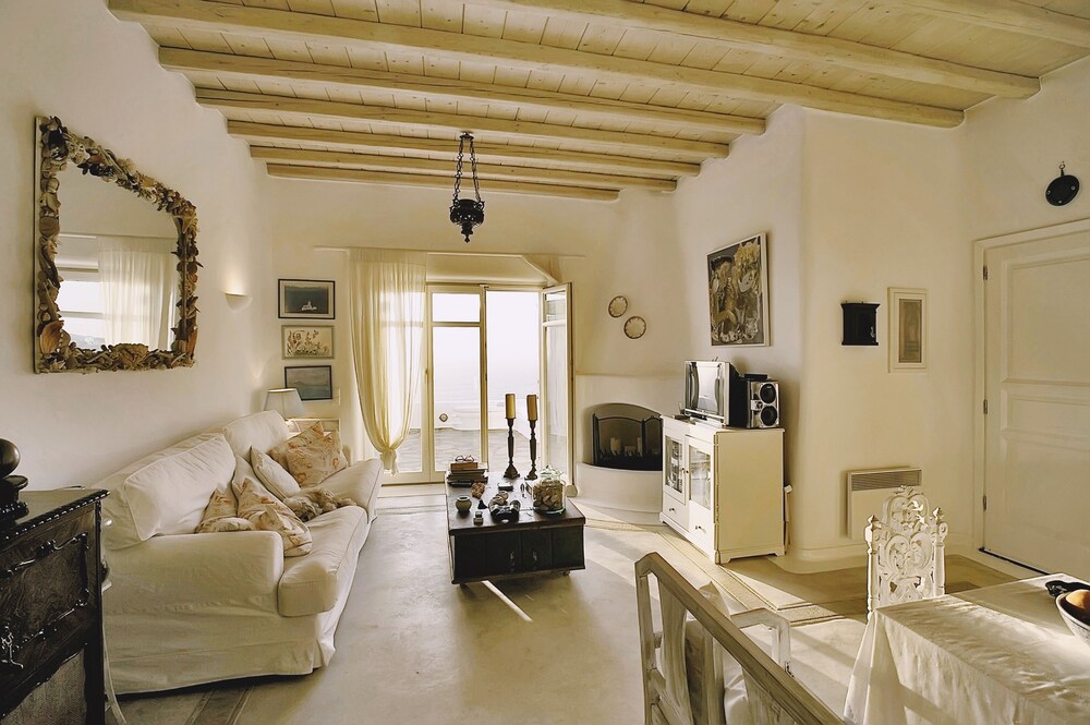 Oniro Summer House — 4-Star Luxury Hotel in Mykonos, Greece