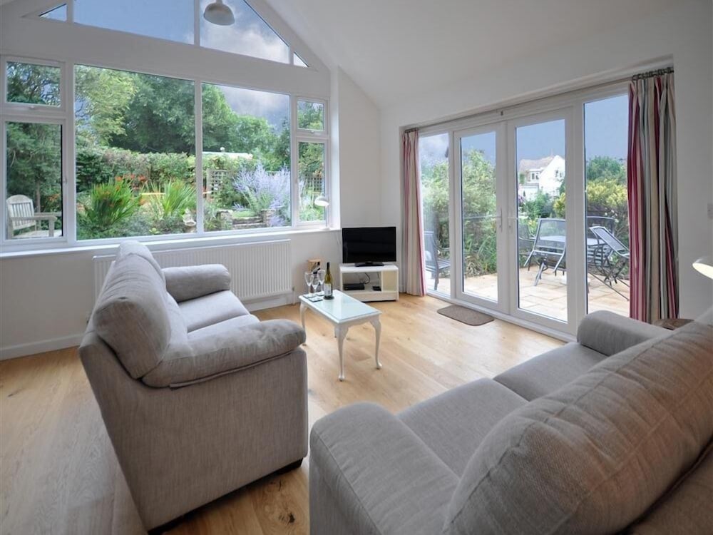 Pebbles - last minute hotel in Bridport