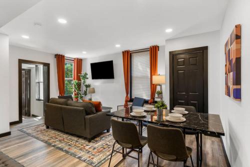 Charming 2BR Philadelphia Retreat with Free Parking — 4-Star Luxury Hotel in Philadelphia, United States