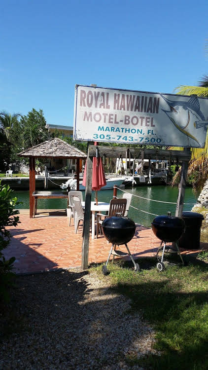 Royal Hawaiian Motel Botel - photo 10