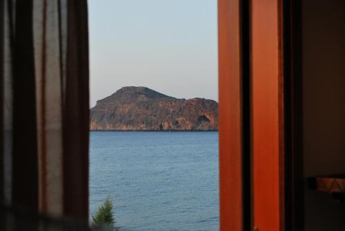 Vasiliki Apartments — 4-Star Luxury Hotel in Agia Marina, Greece