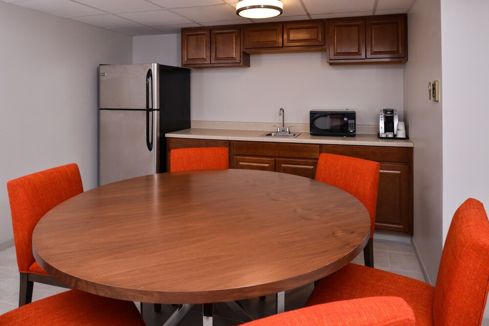 Holiday Inn Express Springfield by IHG - photo 16