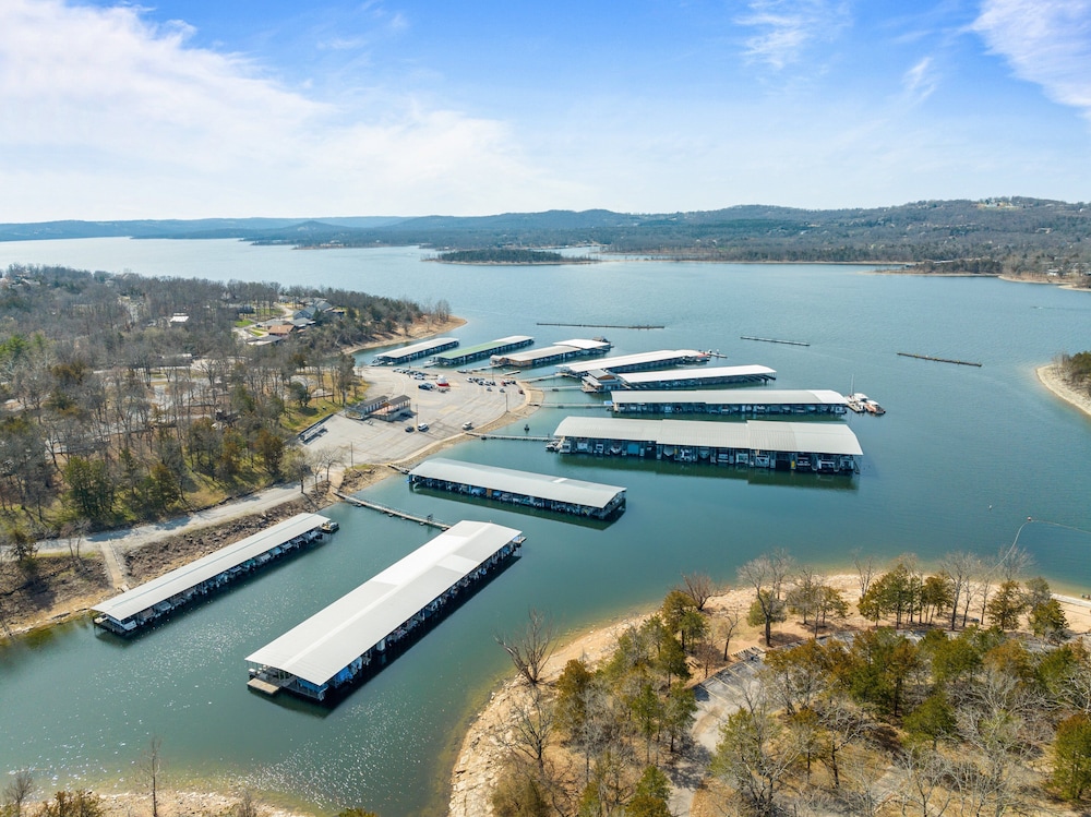 Silver Cove Resort on Table Rock unit 17 - photo 34