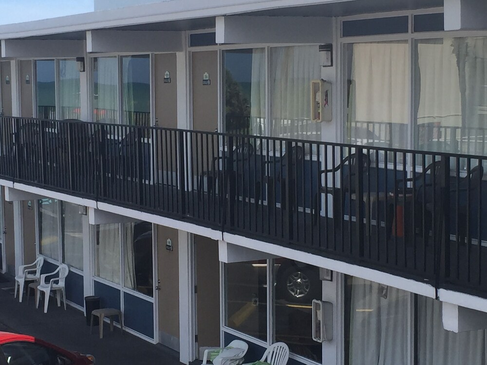 Sea Hawk Motel - photo 36