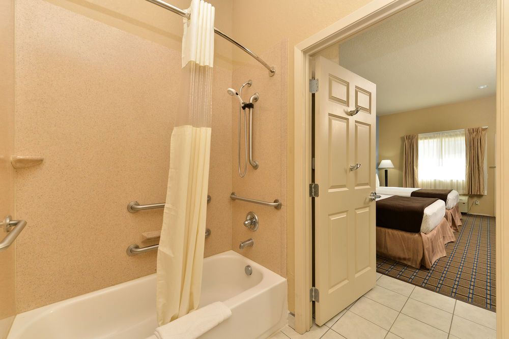 Quality Inn & Suites Carrizo Springs North - photo 48