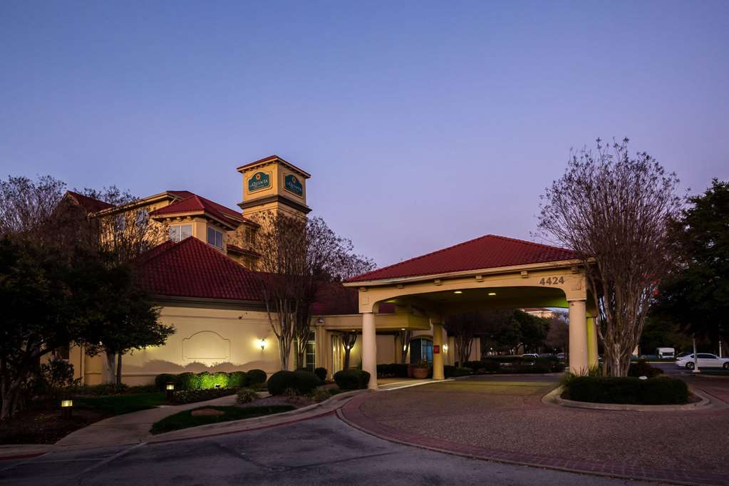 La Quinta Inn & Suites by Wyndham Austin Southwest - photo 4