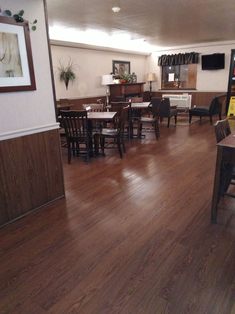 Heritage Place Inn & Suites - photo 12