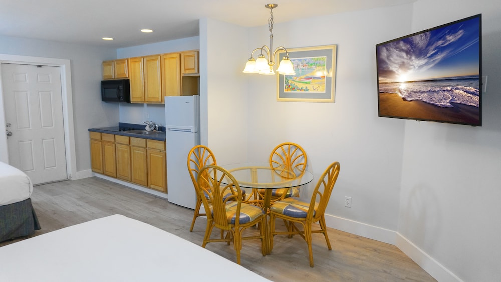 Lighthouse Resort Inn & Suites - photo 21