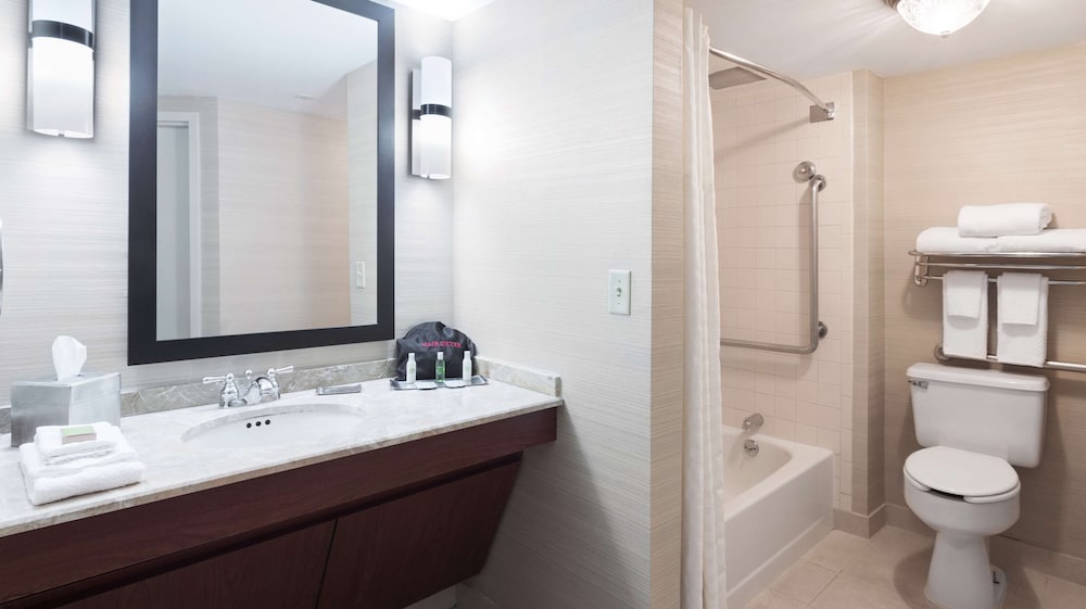 DoubleTree Suites by Hilton Hotel Cincinnati Blue Ash - photo 27