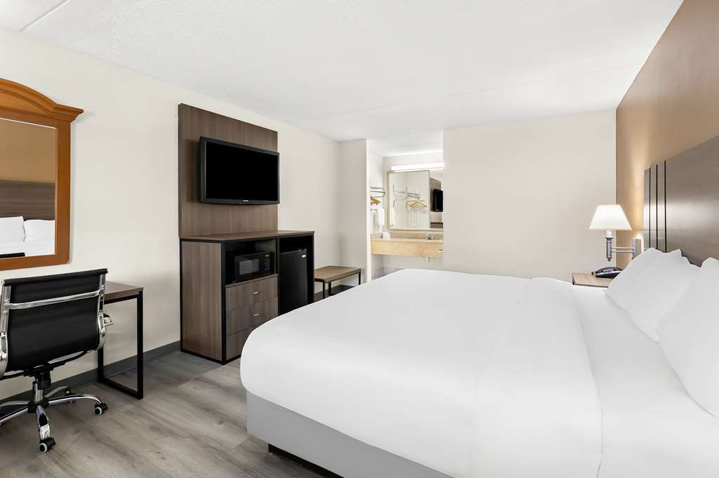 Quality Inn Middleburg Heights near Cleveland Airport - photo 13