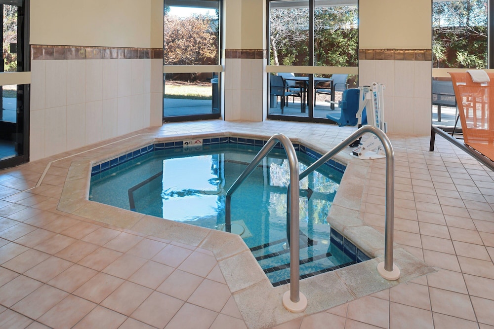 Country Inn & Suites by Radisson Brown Deer Milwaukee North - photo 27