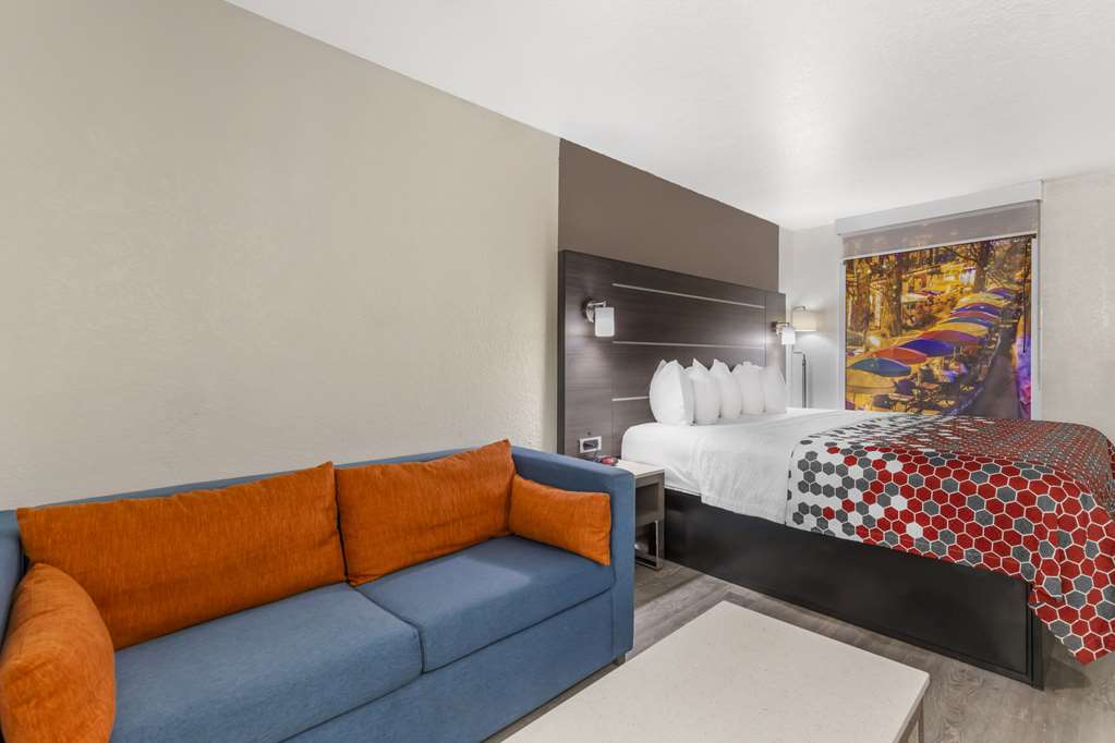 Econo Lodge Inn & Suites Near Lackland AFB - photo 27