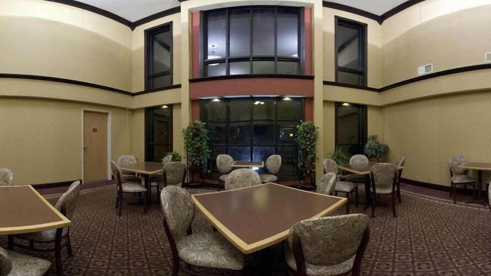 Holiday Inn Express & Suites Wauseon by IHG - photo 25